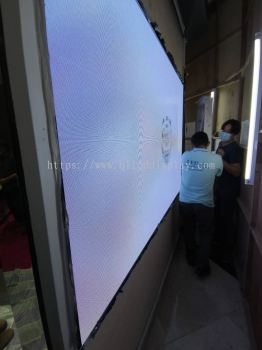 The Curve LED Screen @Habib Jewel