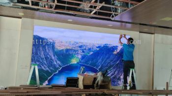 W3.52M x H1.92M P2.5 Indoor LED Display Board (Full Colour) 