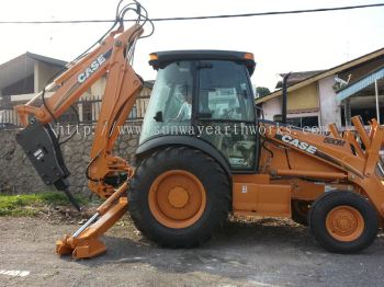 Backhoe Loader With Hydraulic Breaker