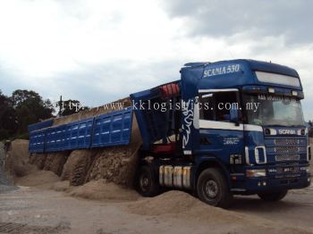 Side Tipper - Sand Transport