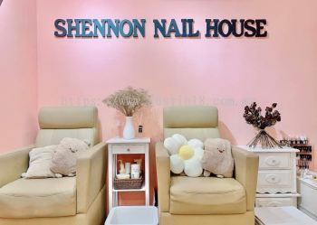 #10-12  9 Days Hair Studio & Shennon Nail House