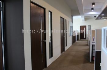 Plaster board partition with side glass