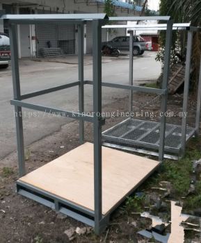 Pallet Tainer with Mesh & Bar