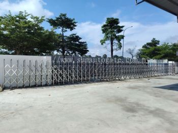retractable gate 