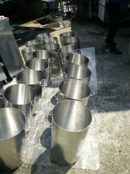 STAINLESS STEEL RUBBISH BIN 