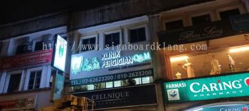 klinik pergigian Q&M aluminium trism base with 3d box up led backlit lettering signage signboard at Sri damansara 