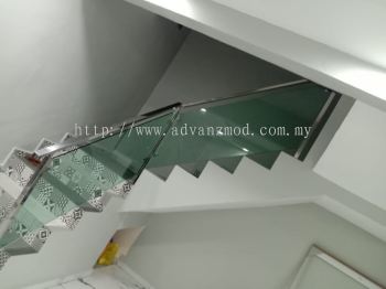 Staircase With Stainless Steel Glass Railing 