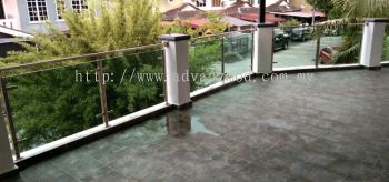Stainless Steel Balcony Glass Railing With 12mm Tempered Glass For Corner House Unit 