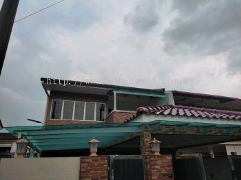 T-Beam Roof With Light Green Laminated Glass 