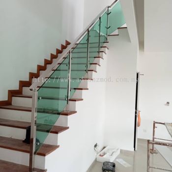 Staircase Stainless Steel With 12mm Tempered Glass 