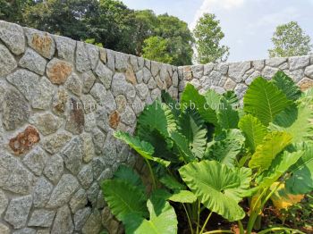 CUSTOMADE GRANITE RUBBLE WALL