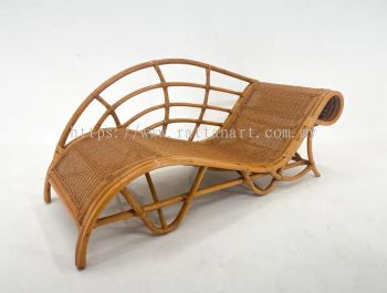 RATTAN LOUNGE CHAIR