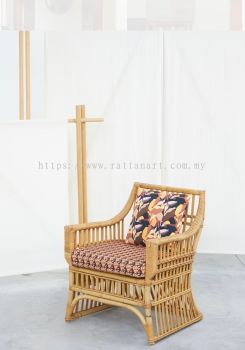 RATTAN LOUNGE CHAIR