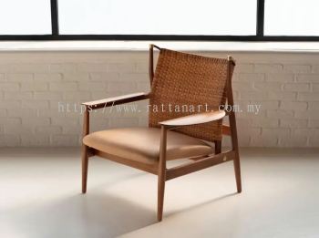 RATTAN LOUNGE CHAIR WITH LEATHER SITTING