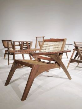 WOODEN LOUNGE CHAIR