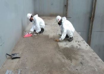 Cleaning General Cargo Spillage Container at Tank Top