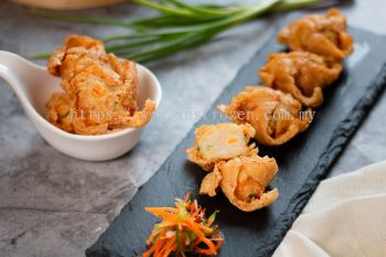 Salted Egg With Chicken Prawn & Windmill Style Dumpling 咸蛋风车饺 (蒸/炸)