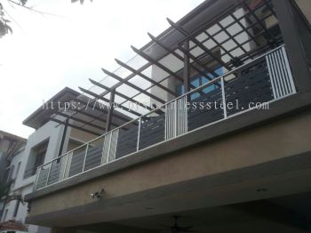 Stainless Steel Balcony Handrail With Glass & Aluminium Wood
