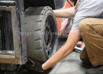 Forward Solution Engineering Pte Ltd : Change Forklift Tyre Singapore