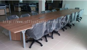 Boat Shape conference Table - 20 paxs