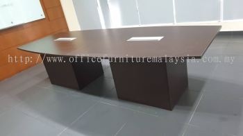 Boat shape meeting table with 2 units wooden box base