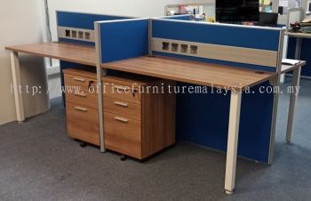 4 pax workstation with wire trunking
