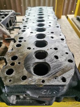 NISSAN UD NU T5 CYLINDER HEAD (USED)