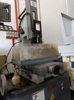 EDM Hole Drilling Machine