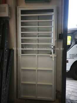 IRON PLATE DOOR GRILL @JALAN PERINDUSTRIAN SIS 1, TAMAM PERINDUSTRIAN SIS, BERANANG, SELANGOR