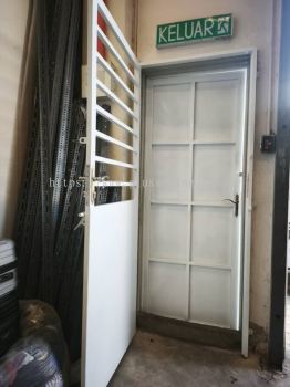 IRON PLATE DOOR GRILL @JALAN PERINDUSTRIAN SIS 1, TAMAM PERINDUSTRIAN SIS, BERANANG, SELANGOR