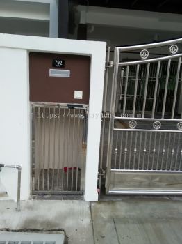 Stainless Steel Rubbish Door 白钢垃圾门