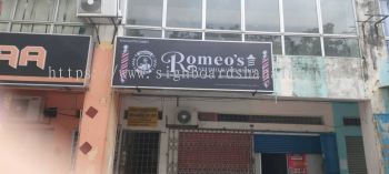 Romeo Studio Barbershop Klang - Lightbox