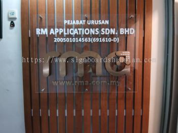 Rm Application KL - Acrylic Frame With 3D Lettering 