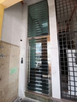 STAINLESS STEEL SINGLE DOOR WITH TP GLASS