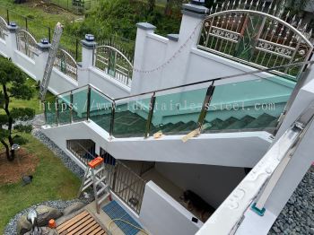 LDK STAIRCASE WITH GLASS