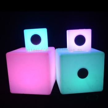 led cube chair (141)