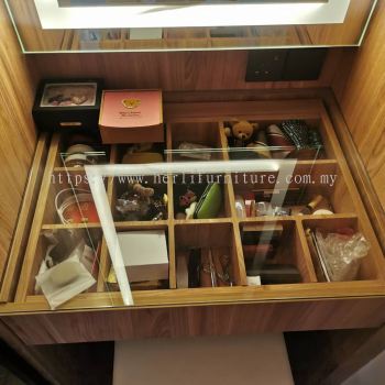 Kitchen Cabinet and Accesorries