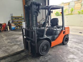 Used Toyota 8FD 3 Ton Diesel Forklift Rental