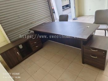 Dark Brown Director Table L Shape | Director Office Chair | Leather Office Chair | Visitor Guest Chair | Office Furniture Kedah | Office Furniture Penang | Pembekal Perabot Pejabat | Kulim Lunas | Seberang Prai | Ipoh | KL | Klang | Shah Alam | Muar Johor Bahru