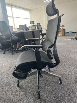 High Quality Ergonomic Office Chair With Footrest | Kerusi Beroda Pejabat | Office Chair Penang | Office Furniture Penang | Pembekal Kerusi Pejabat | KL | Penang | Putrajaya | Cyberjaya | Klang | Kulim | Kedah | Kulim Hi Tech Infineon | 