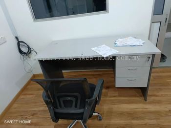 Standard Office Desk Table 5 ft | Gray Office Table With Fixed Pedestal Drawer | Meja Pejabat Murah | Office Table Penang | Office Furniture Penang | KL | Penang | Lunas Kulim Kedah | Ipoh Lumut Perak | Sungai Buloh | Klang | Bukit Bintang | Muar | Gelang Patah