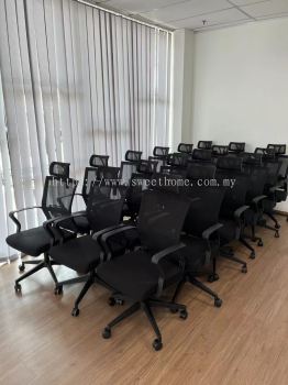 High Back Mesh Office Chair | Ergonomic Office Chair | Kerusi Pejabat Hitam | Office Chair Penang | Office Furniture Penang | Pembekal Kerusi Pejabat | Penang | Kulim | Lunas | Kelana Jaya | Seri Kembangan | Sungai buloh | Ipoh | Lumut |Sungai Petani