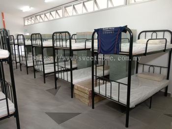 Heavy Duty Double Decker Metal Bed with High Resilient Foam Mattress & Steel Wardrobe | Military Dormitory & Hostel Furniture Malaysia For UPKAT, PLKN,CLKN, Kem Tentera, Kolej, Universiti