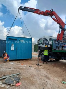 Lorry Crane Lifting Cabin in Shah Alam