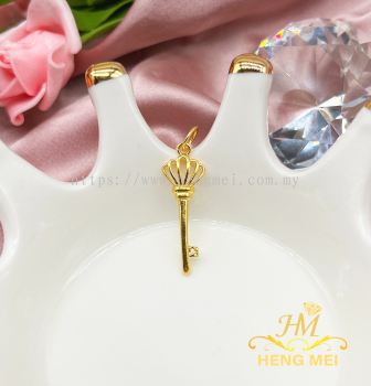 Seashell Crown Key Pendant