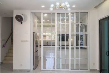 SLIDING DOOR