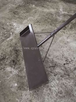 F035 - STEEL SHOVEL