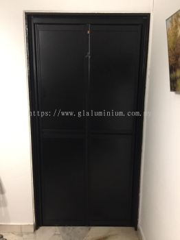 Bi-fold door (vitally) powder coating black+aluminium composite panel (black) @Jalan 6/76d,Baiduri G Apartment, Desa Pandan 