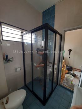 aluminium p/c Black + 4mm tempered clear glass '' L'' shape @Jalan Riana Ukay 3,Taman Riana Ukay, Ampang, Selangor 