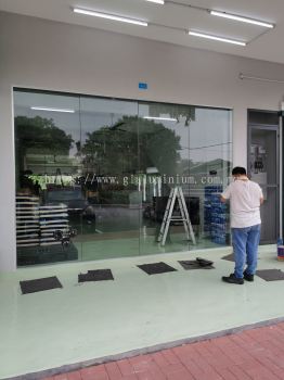 12mm tempered fix glass + " U." Channel @ Jalan Besar Bukit Angkat, Kajang